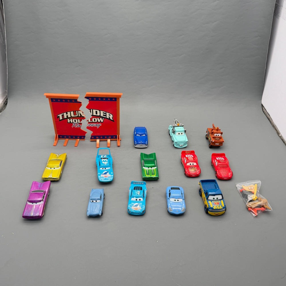 Disney Pixar Cars Diecast Plastic Lot Thunder Hollow Raceway Accessories - Picture 6 of 13